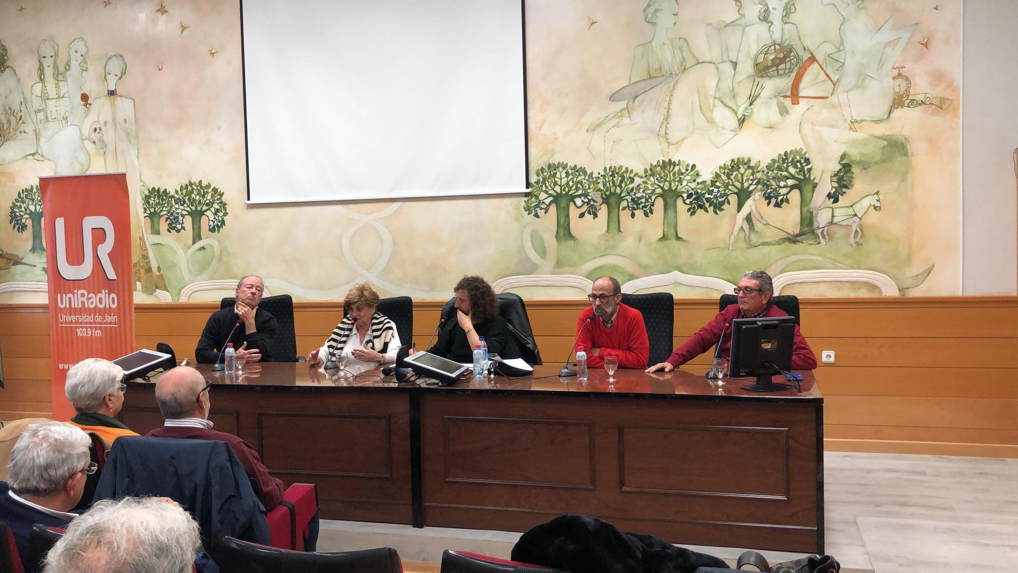 Los alumnos de la Universidad de Mayores de la UAL del programa de radio QSM en la presentación del programa 'En mi mayor' de los mayores de la Universidad de Jaén 