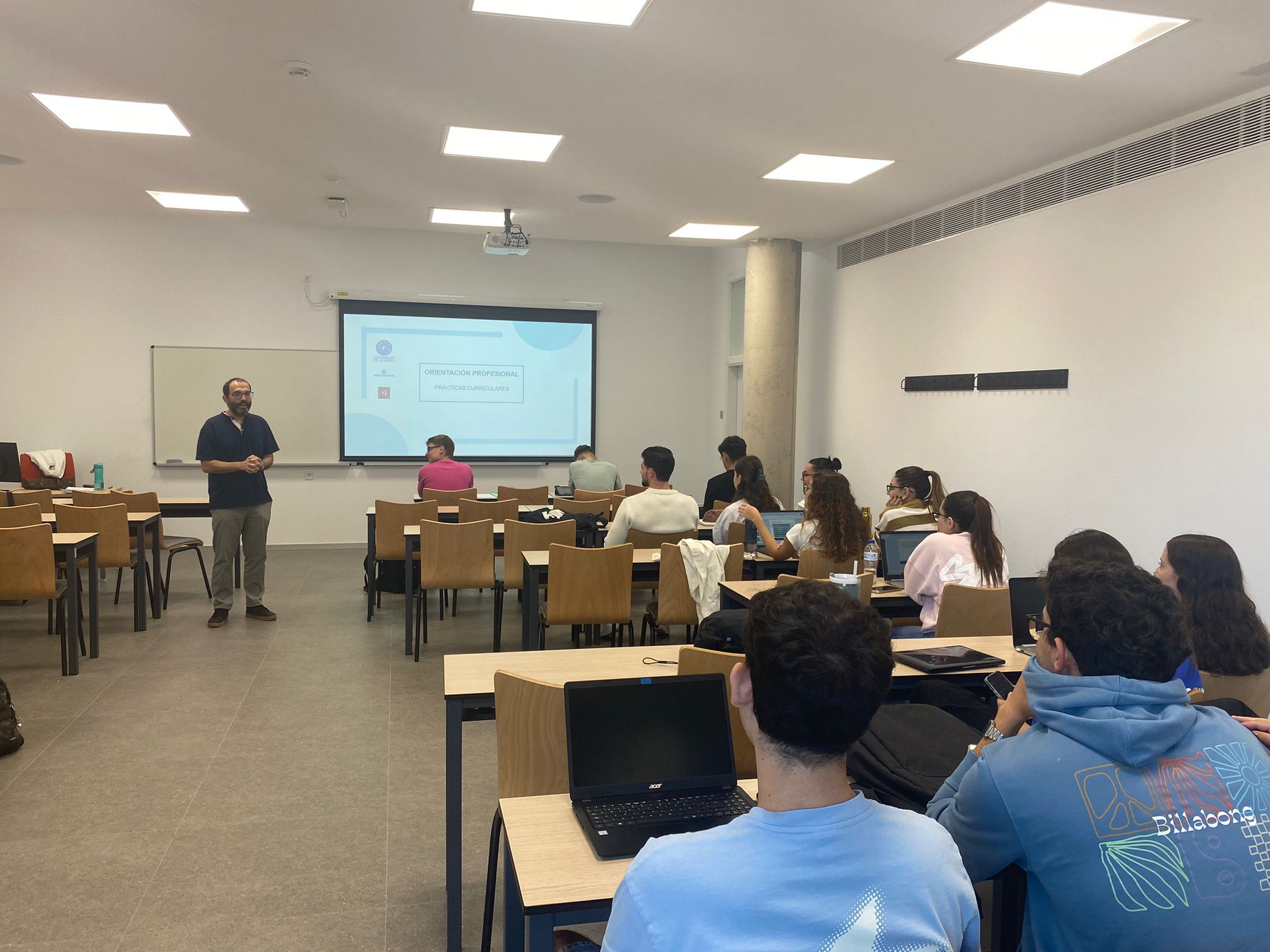 foto charla ORINACION PROFE.jpg