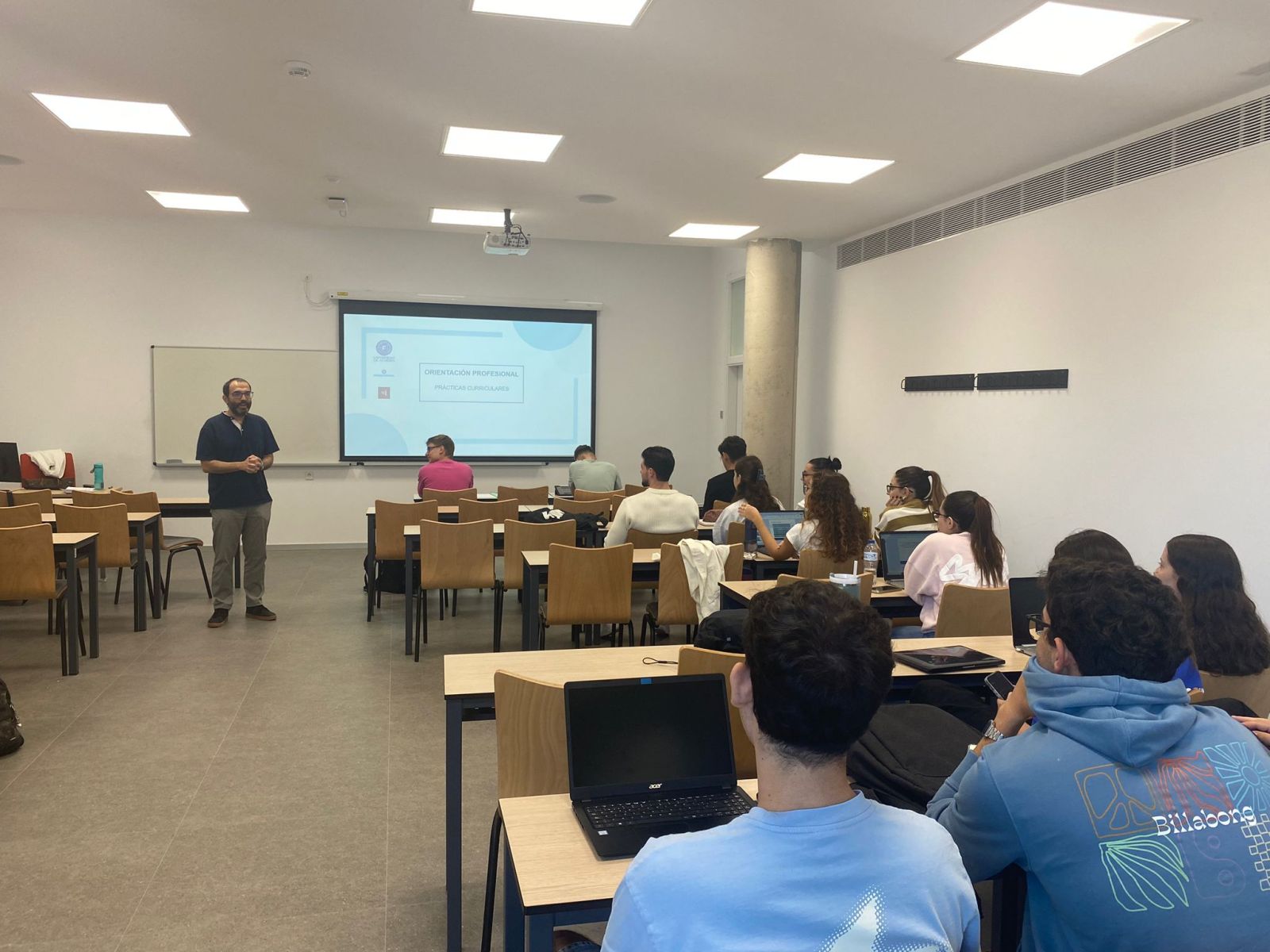 foto charla ORINACION PROFE.jpg