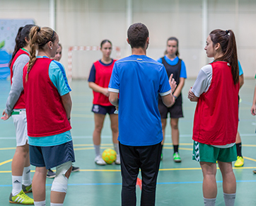 Grupo de chicas entrenando