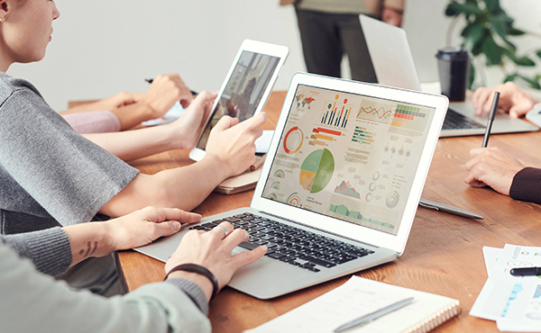Aplicación de técnicas econométricas con software libre (R Studio y Gretl) Aplicación de técnicas econométricas con software libre (R Studio y Gretl)