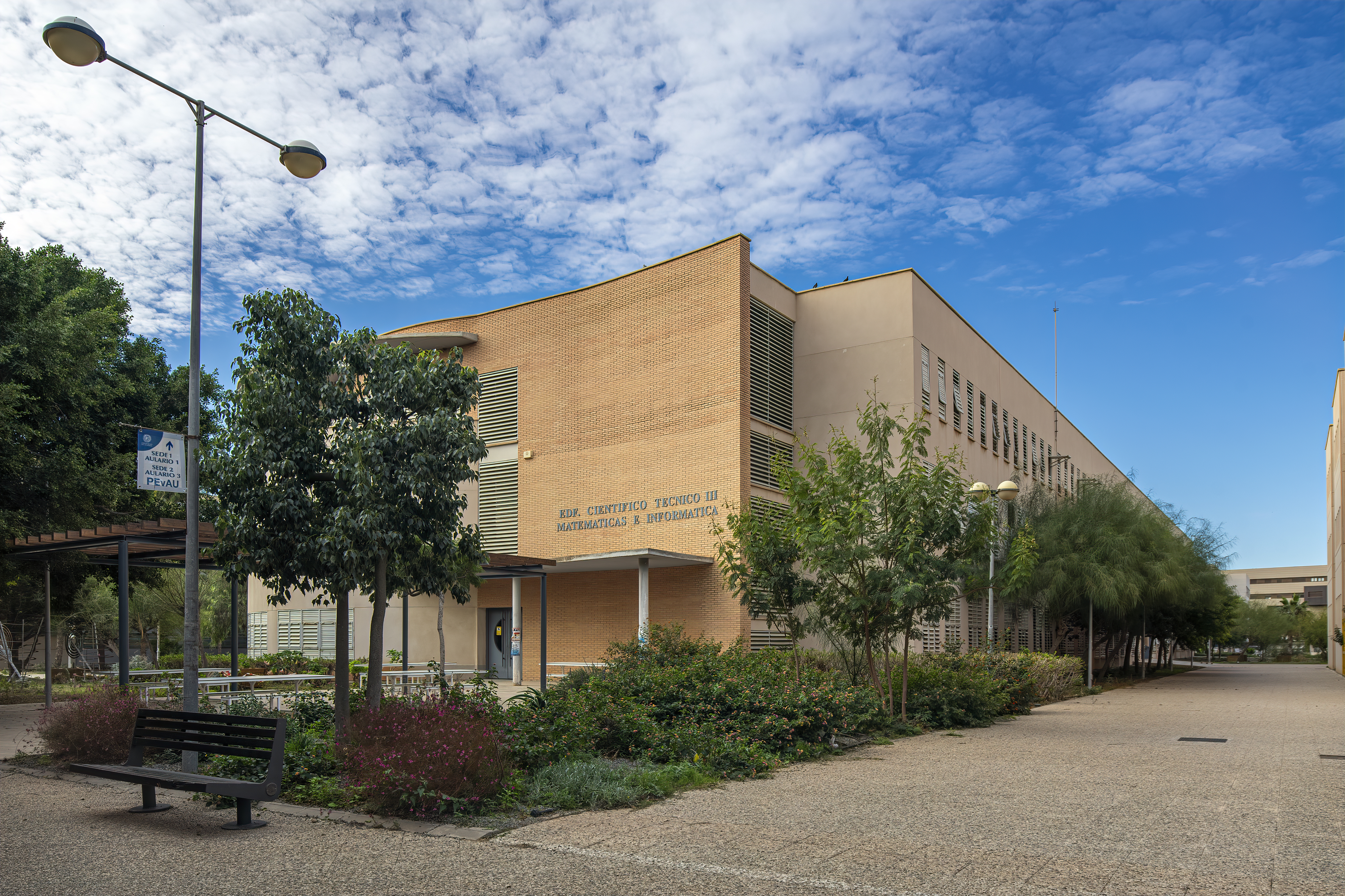 Edificio Científico-Técnico III (Matemáticas e Informática)