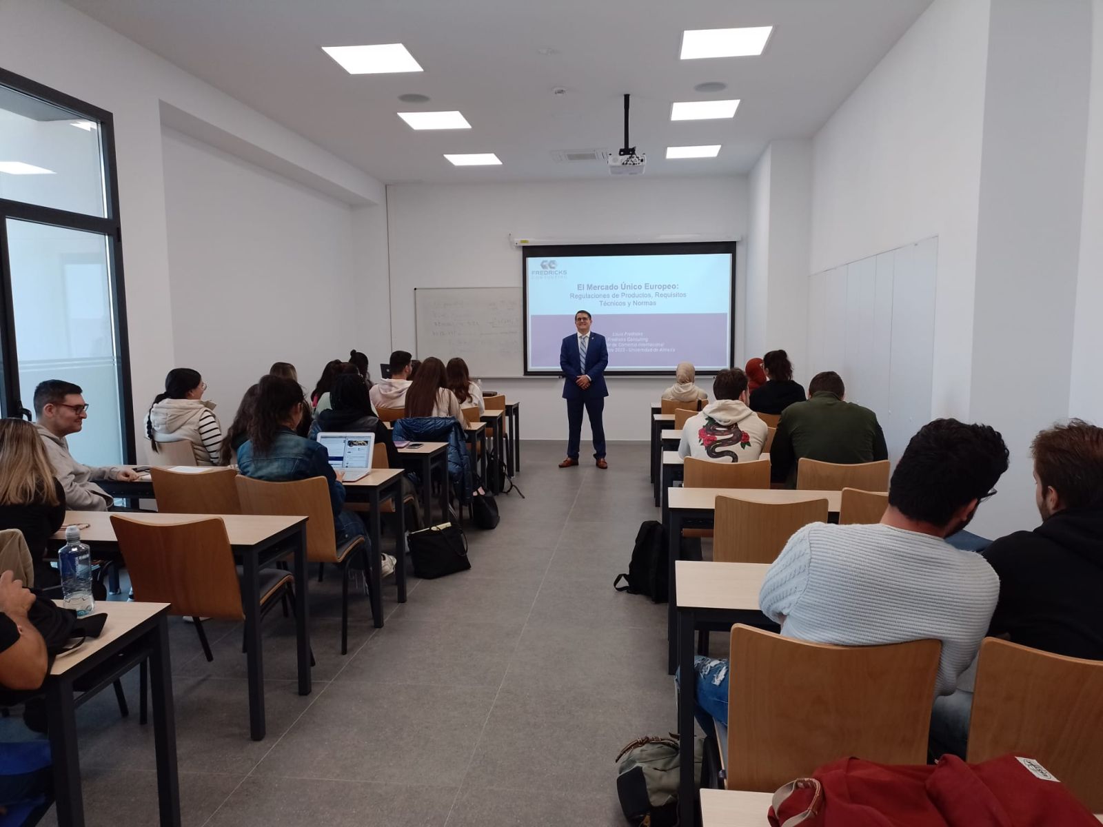 Charla Mercado Único Europeo - 02.jpg